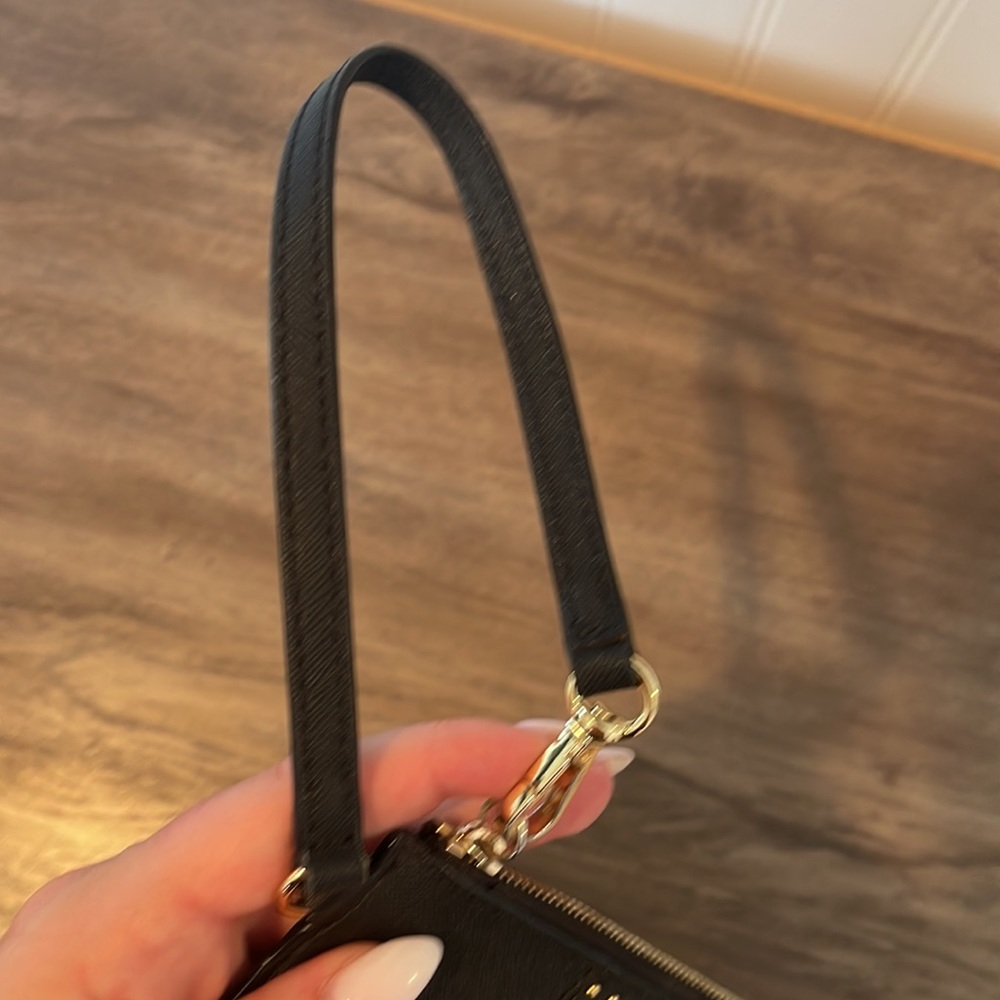 Michael Kors wristlet - Picture 4 of 8